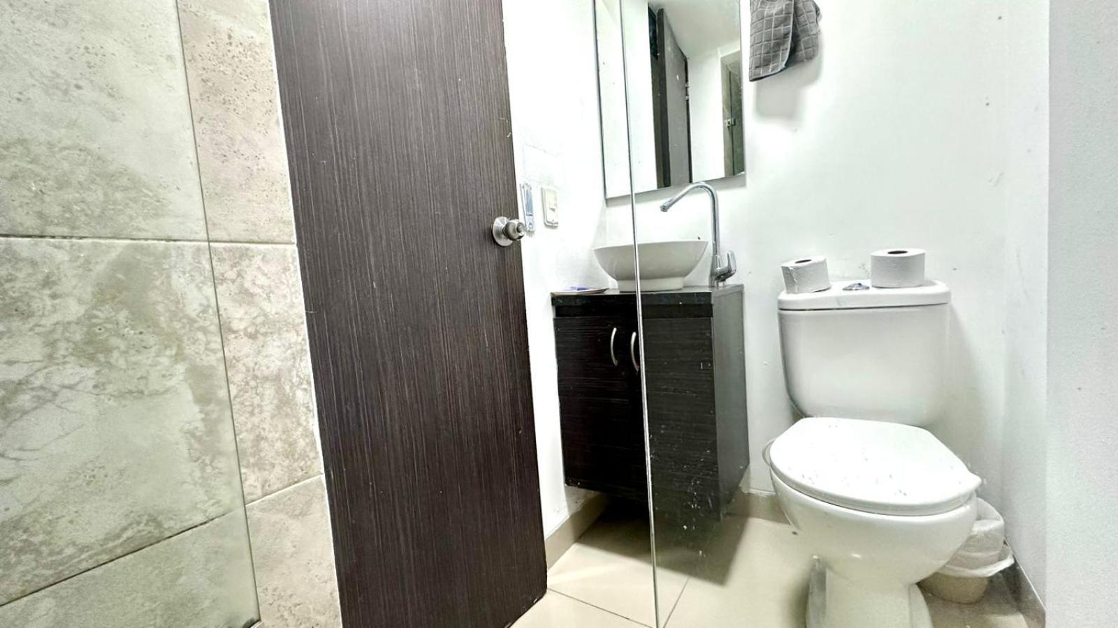 Apto Moderno En Laureles Medellín Exteriör bild