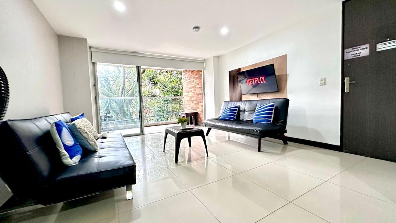 Apto Moderno En Laureles Medellín Exteriör bild